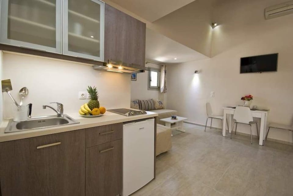 Alafouzos Studios Hotel in Santorini