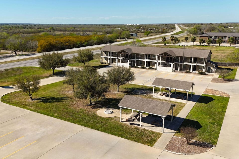 Eagle's Den Three Rivers Texas a Travelodge by Wyndham Hotel in Three Rivers