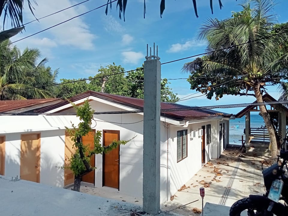 Voz Resort Beach Front Hostel in Oslob