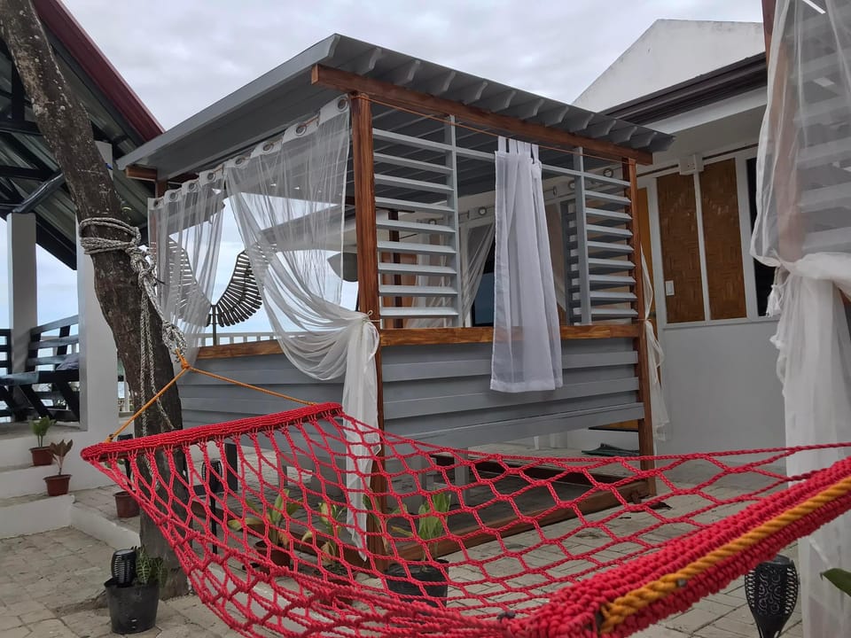 Voz Resort Beach Front Hostel in Oslob