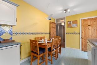 Oaklands - Lovely Cottage, Walk to Beach Hotel in Saundersfoot