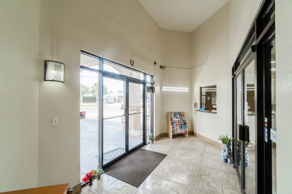 Lone Star Inn & Suites Hotel in Harlingen