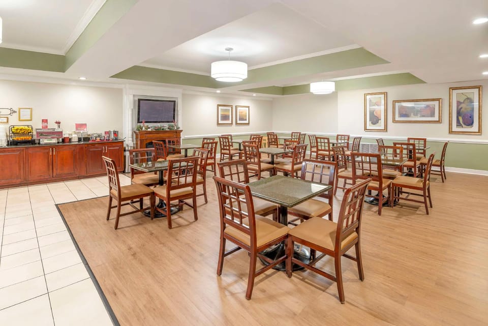 Best Western Plus Governor's Inn Hotel in Richmond