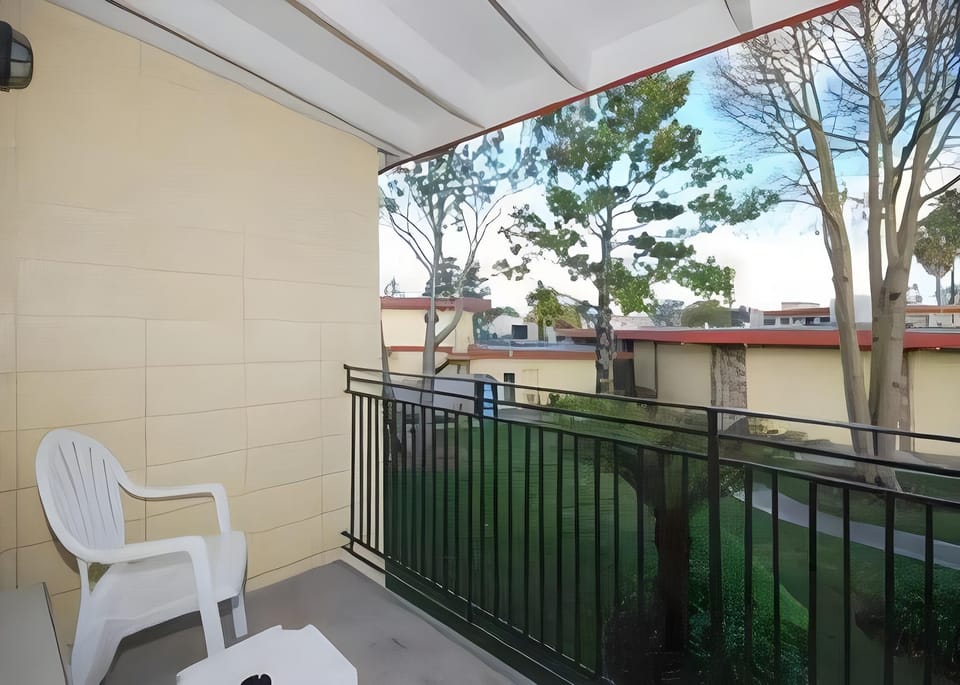 The Garden Inn OAK Hotel in San Leandro