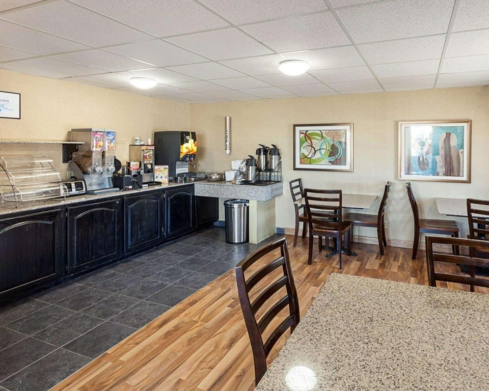 Rodeway Inn Lincoln West - University Area Hotel in Lincoln