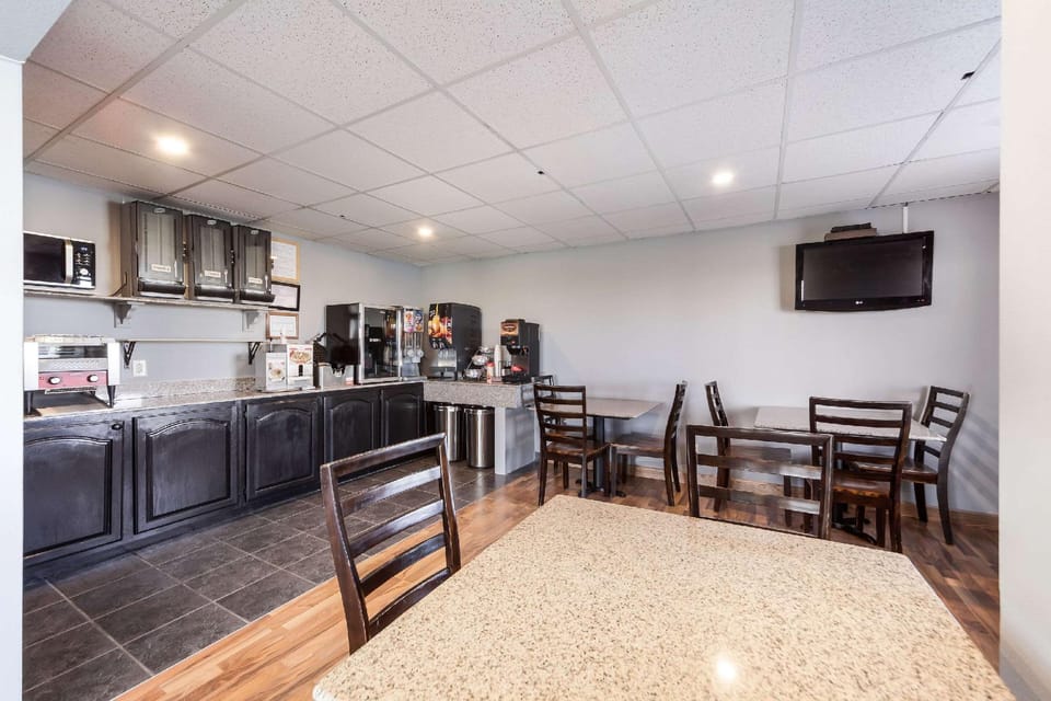 Rodeway Inn Lincoln West - University Area Hotel in Lincoln