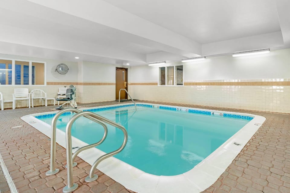 Comfort Inn & Suites Sacramento - University Area Hotel in Sacramento