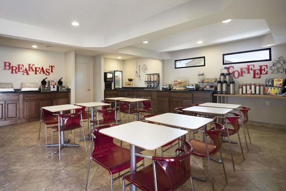 Infinity Inn & Suites Hotel in Tempe
