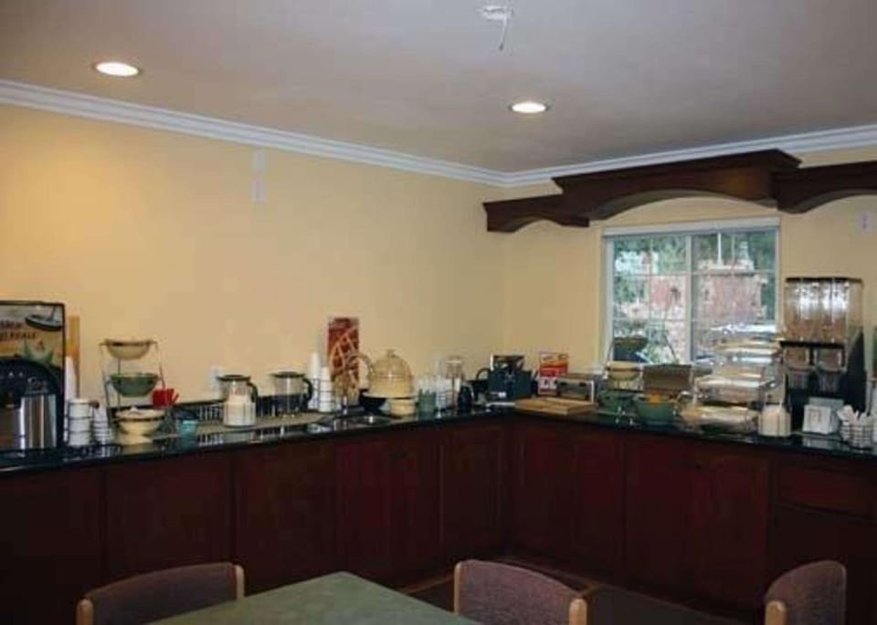 Quality Inn & Suites Santa Cruz Mountains Hotel in Ben Lomond