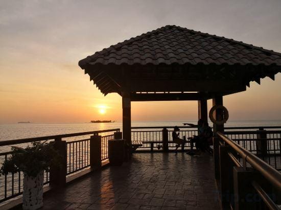 Alpine Lxpd Full Seaview Water Chalet Hotel in Port Dickson