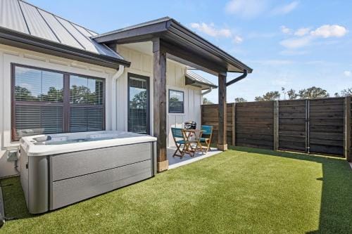 Longhorn Haus Hotel in Fredericksburg