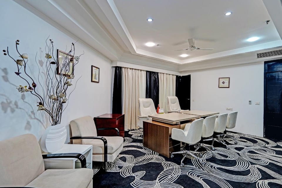 Super Townhouse OAK Hotel City Mark Gurgaon Hotel in Gurugram