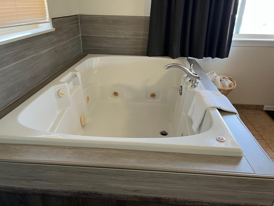 Hot tub