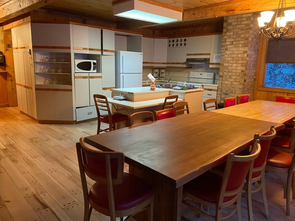 Pourvoirie du Lac Blanc Lodge in Saint-Alexis-des-Monts