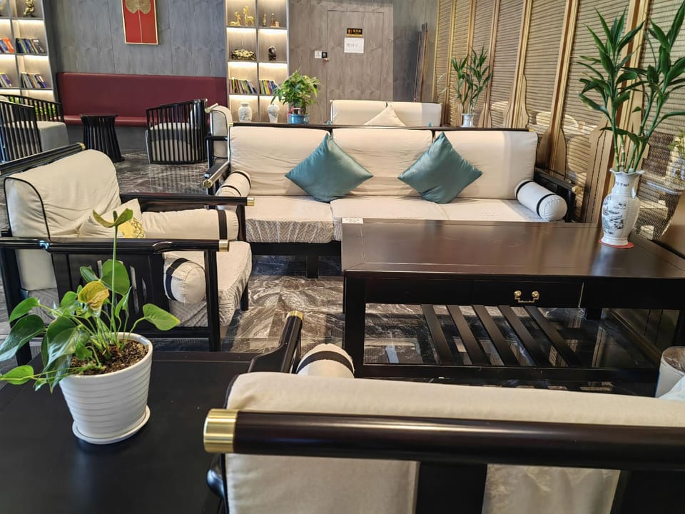Rezen Dong Hotel Haining High-tech Industrial Park Hotel in Hangzhou