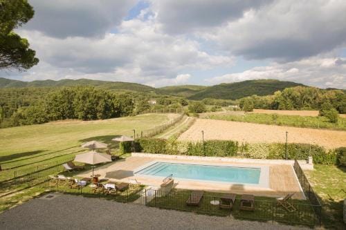 ISA-Farmhouse with swimming-pool just 20 minutes from Arezzo, apartments with panoramic views Hotel in Tuscany