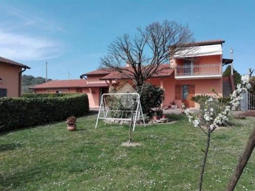 Camera privata in villa con ingresso indipendente e grande giardino Hotel in Perugia