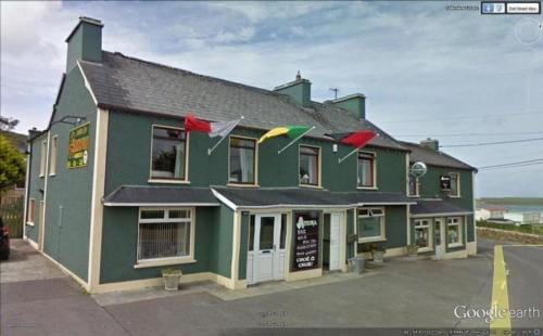 ANNORA Bar & Accommodation Hotel in County Donegal