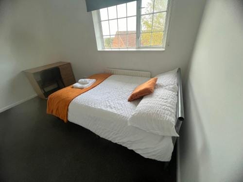 The Coral Guest House 1 Mile from Winchester Market Hotel in Winchester