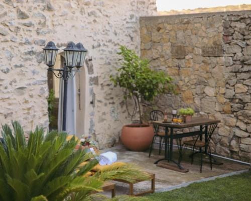 Unique guest room in the heart of Provence "The Secret of the Stones" Hotel in Provence-Alpes-Côte d'Azur