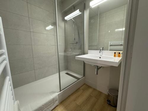 Karaez Hotel - BritHotel Carhaix Hotel in Finistere