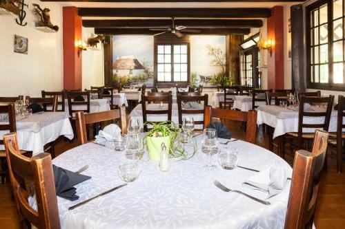 Logis Hotel Restaurant Le Flamant Rose camargue Hotel in Arles