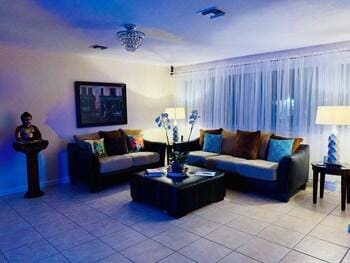 BLUE HOUSE Hotel in North Bay Village