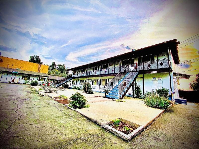 Casa Blanca Inn & Suites Hotel in Santa Fe Springs