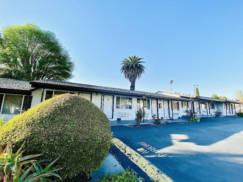 Casa Blanca Inn & Suites Hotel in Santa Fe Springs