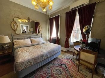 The Holiday Chalet Hotel in Denver
