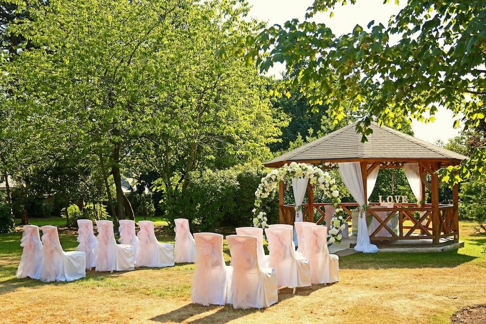 Classic Lodges - Farington Lodge Hotel in England