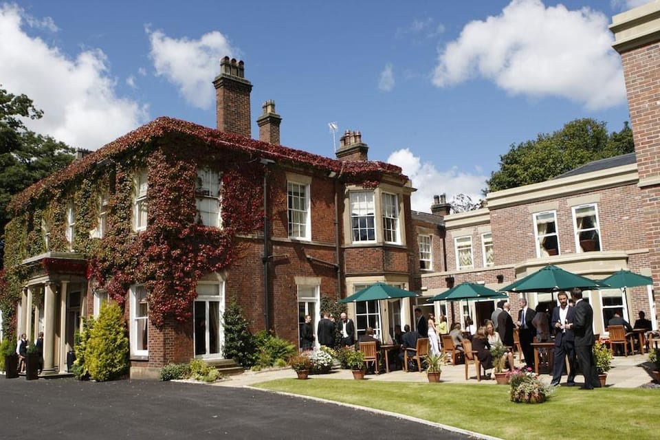 Classic Lodges - Farington Lodge Hotel in England