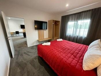 Sierra Motel Hotel in Canterbury