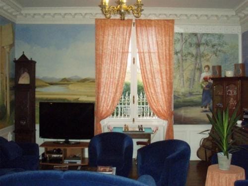 Chambres et Tables d'Hotes Les Breuils Hotel in Auvergne-Rhône-Alpes