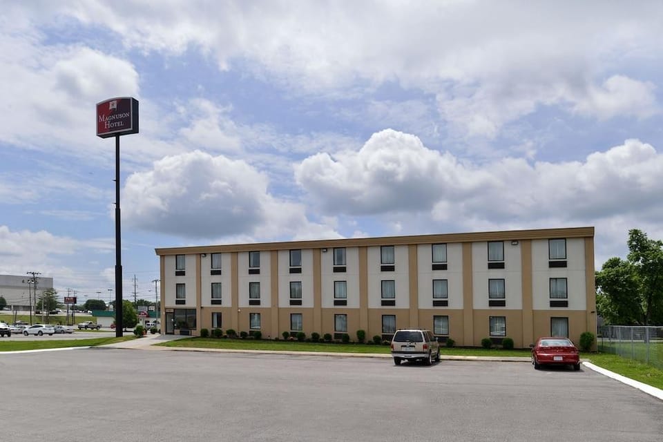 Executive Inn & Suites Hotel in Goodlettsville