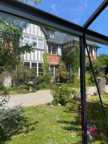 Chambres d'Hotes & SPA Le Chat Chez Qui j'Habite Hotel in Normandy