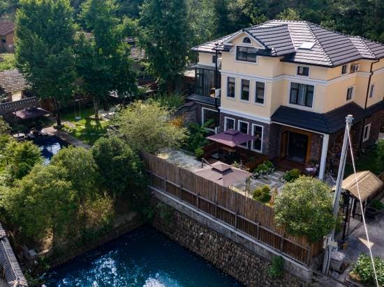 Hangzhou Qingye Homestay Hotel in Hangzhou