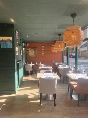 Le petit Montmartre Hotel in Dinard