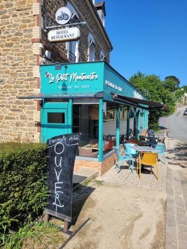 Le petit Montmartre Hotel in Dinard