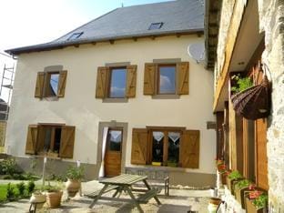 Chambres d'Hotes Coeur de Bastie et Ranch du Levezou Hotel in Auvergne-Rhône-Alpes