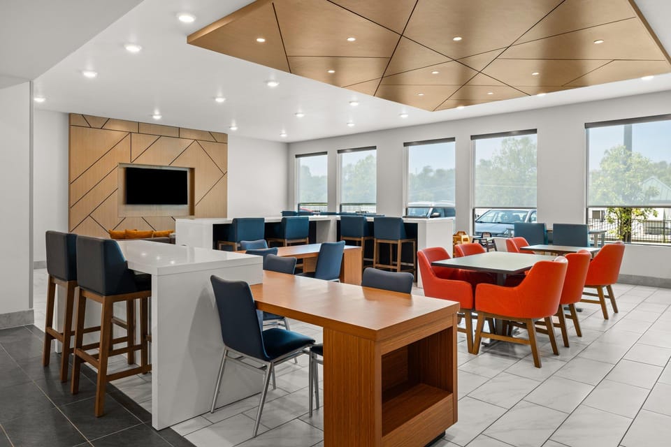 Holiday Inn Express Asheville Woodfin By IHG Hotel in Woodfin
