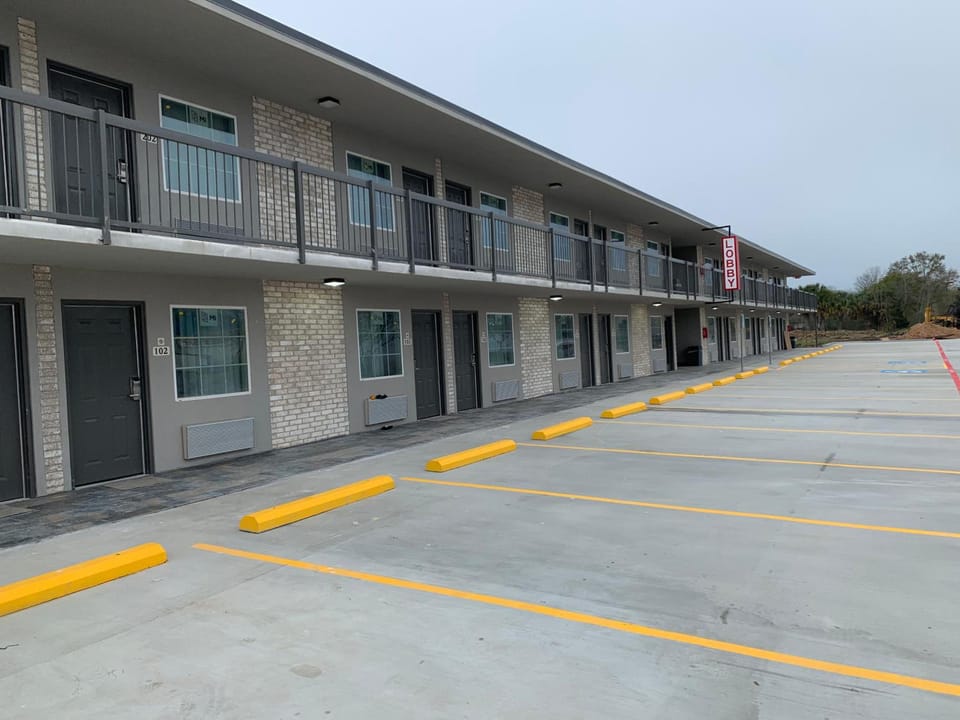 Super 8 by Wyndham Sulphur South Hotel in Sulphur