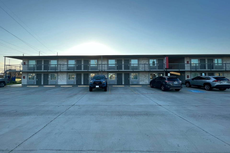Super 8 by Wyndham Sulphur South Hotel in Sulphur