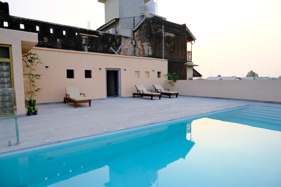 Swimming pool