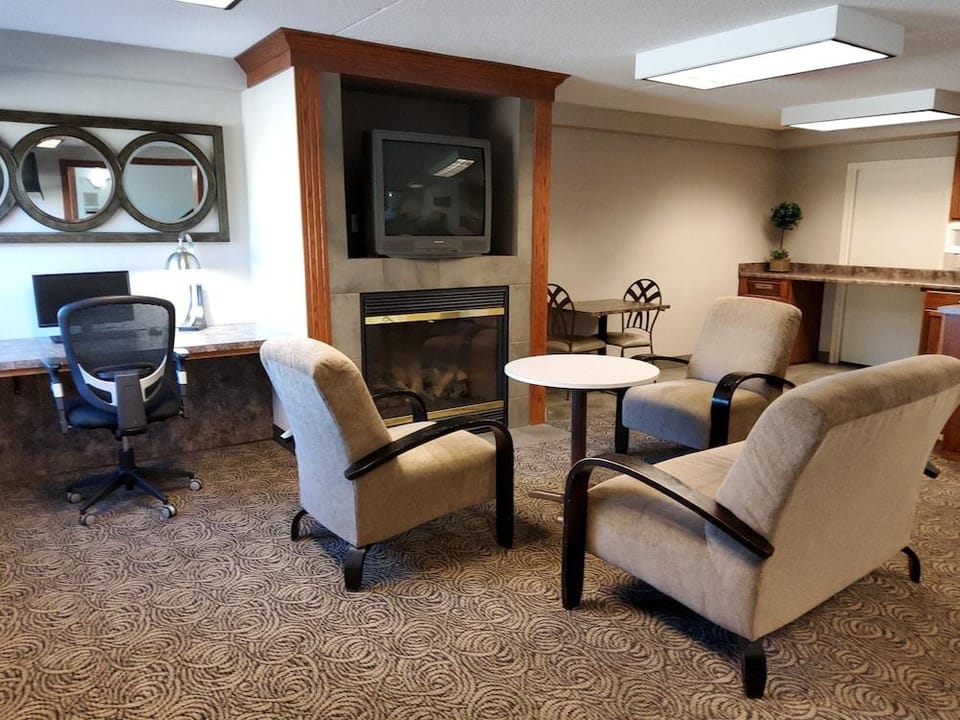 Klopfenstein Inn and Suites Hotel in Fort Wayne