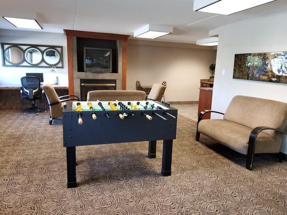 Klopfenstein Inn and Suites Hotel in Fort Wayne