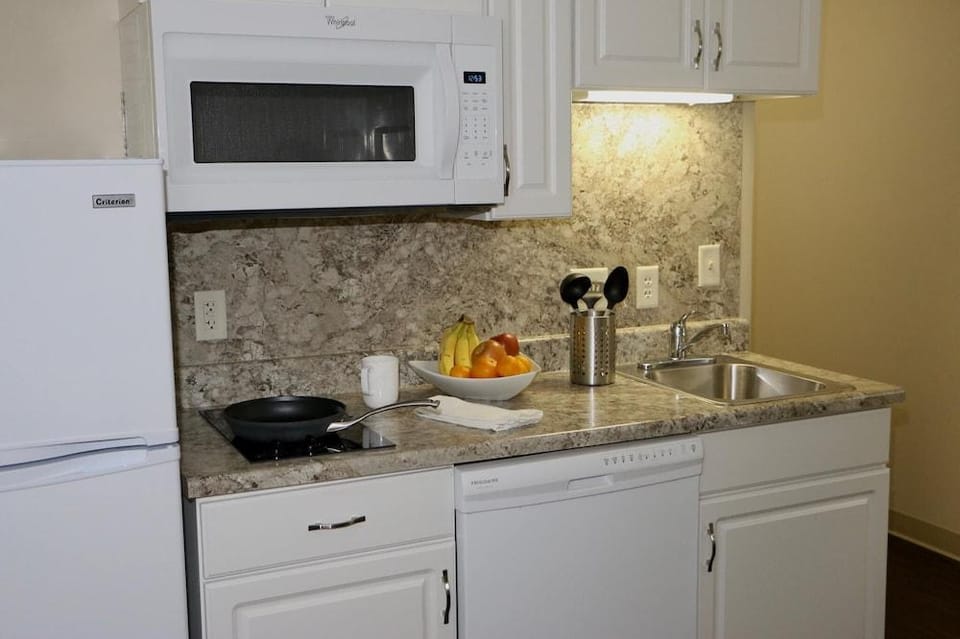 Klopfenstein Inn and Suites Hotel in Fort Wayne