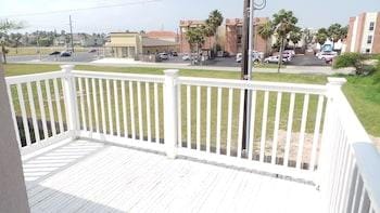 Los Cabos III Condominiums Hotel in South Padre Island