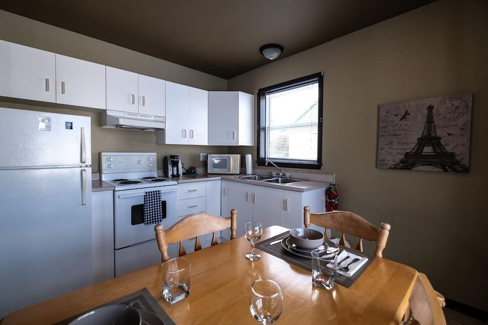 Heron's Nest Cottages Hotel in New Brunswick