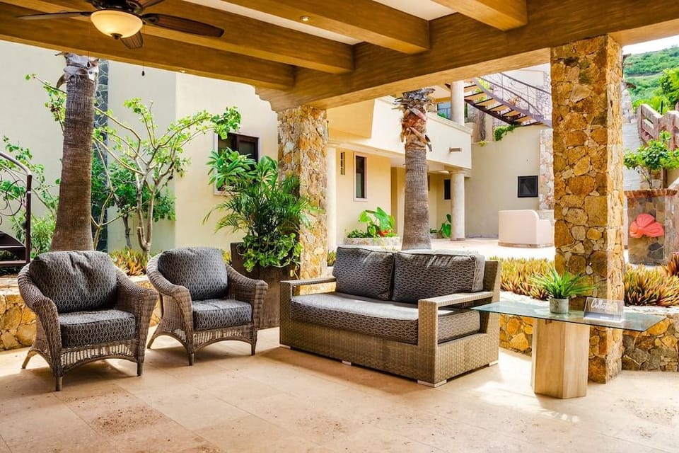 Castillo Blarney Inn Hotel in Cabo San Lucas
